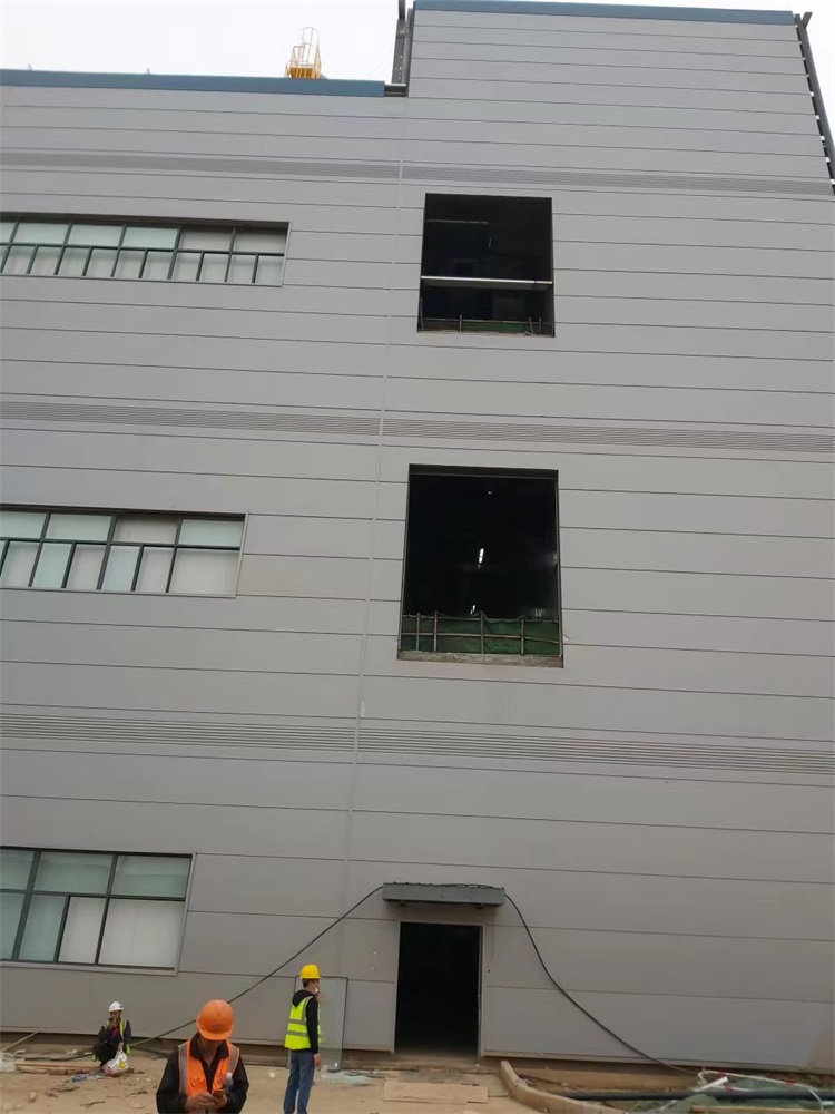 中航锂电